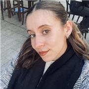 Profesora de Geografía e Historia con buenas cualidades